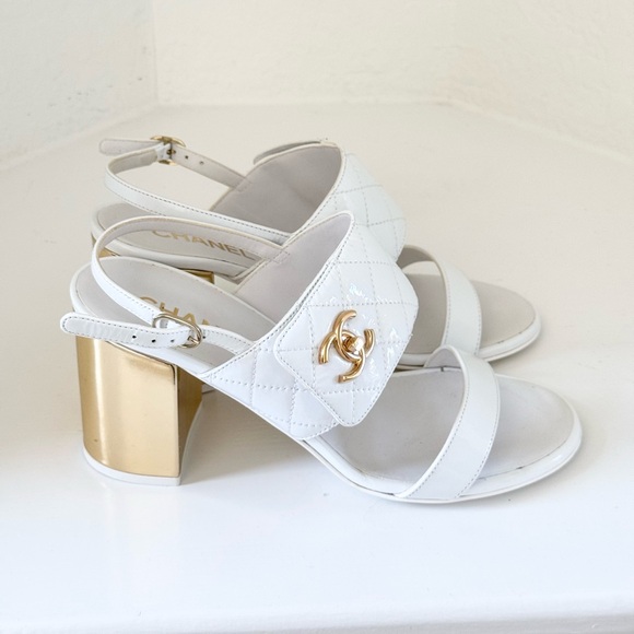 CHANEL White Patent Quilted Leather Gold CC Logo Sandals EUR 39 (US size 8) - Picture 1 of 14